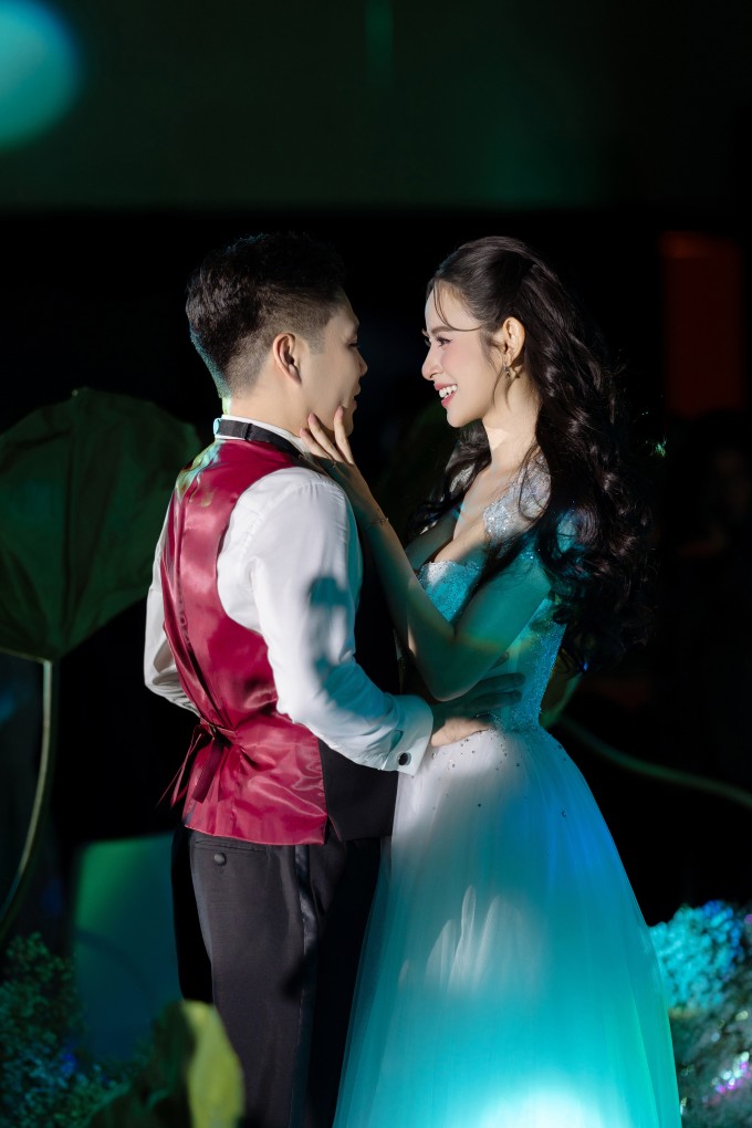 Uyên ương mất một tuần tập bài múa.