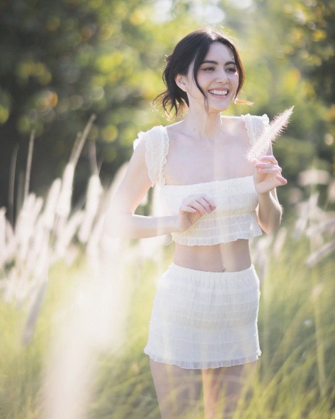 Lối sống giản dị nhưng cân bằng, kỷ luật giúp Mai Davika giữ được ánh sáng riêng - thứ ánh sáng không phai mờ dù thời gian trôi qua.