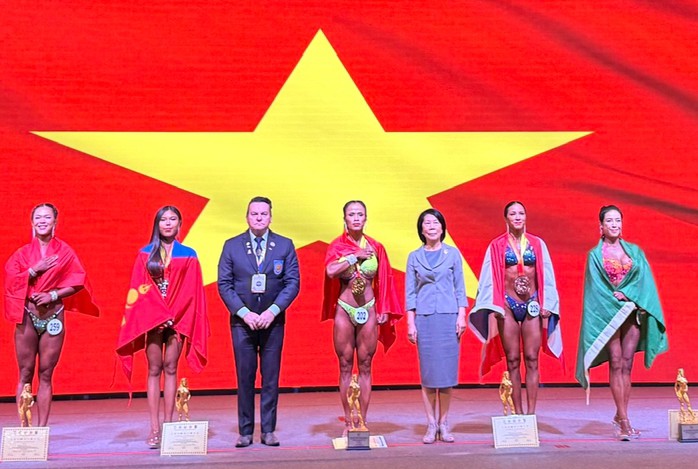 Nguyễn Thị Kim Dung (202) giành cú hat-trick vô địch thế giới 3 năm liên tiếp