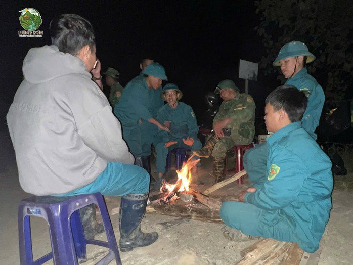 Toàn cảnh từ flycam vụ sạt lở kinh hoàng nghi vùi lấp 3 người ở Đà Nẵng - 1