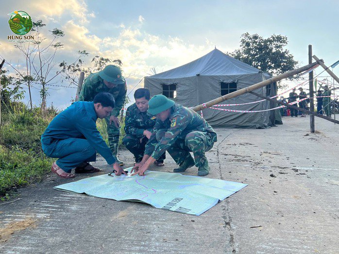 Toàn cảnh từ flycam vụ sạt lở kinh hoàng nghi vùi lấp 3 người ở Đà Nẵng - 3