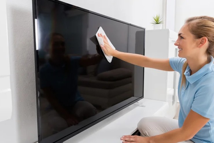 Thường xuyên vệ sinh TV sẽ giúp tuổi thọ của nó kéo dài hơn.