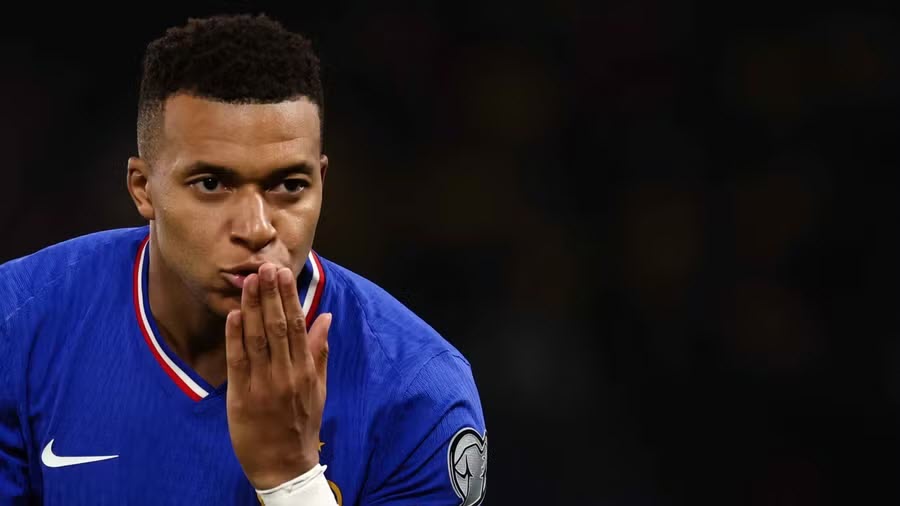 Mbappe ghi cú đúp và kiến tạo cho Ekitike ghi bàn ấn định 4-0