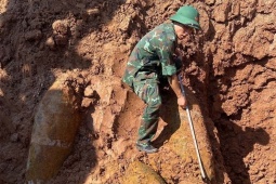 Tin tức trong ngày - Phát hiện 3 quả bom lúc làm ruộng