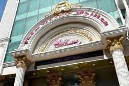 Thẩm mỹ viện Mailisa mở cửa trở lại sau một ngày bị khám xét, lượng khách thưa vắng