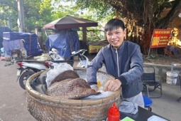 Bạn trẻ - Cuộc sống - Sáng tranh thủ bán xôi, bánh mì: Nhịp sống 'hai ca' của nhiều người trẻ thành phố