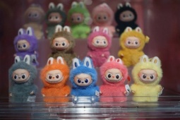Thị trường - Tiêu dùng - Không phải Labubu, đây là thứ khiến người lớn và trẻ con phát cuồng, hàng bán tới tấp