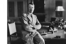 Bằng chứng từ chiếc ghế Hitler tự sát xác nhận rối loạn sinh dục hiếm gặp