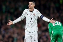 Ronaldo bị đuổi: Báo chí châu Âu sửng sốt, chỉ trích "kẻ làm trò hề"