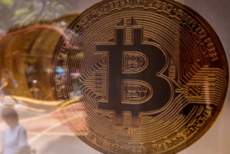 Bitcoin lại “đỏ lửa”: Tiếp tục Phá đáy, chuyên gia đồng loạt cảnh báo