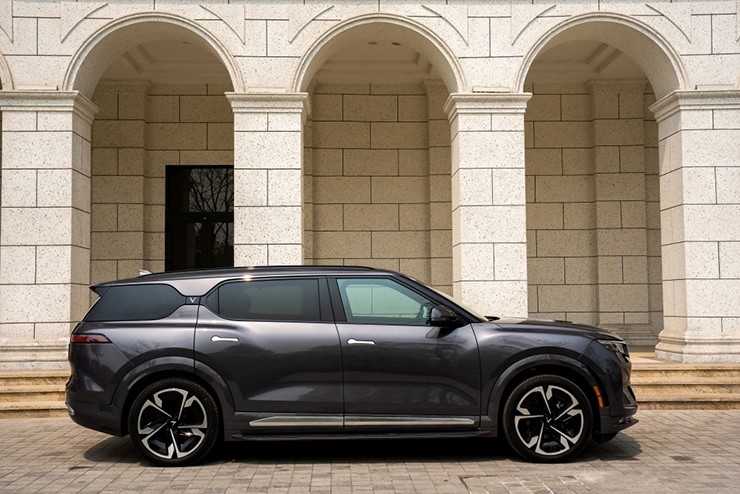 Giá xe VinFast VF 9 tháng 11/2025, SUV điện full-size từ 1,499 tỷ đồng - 7