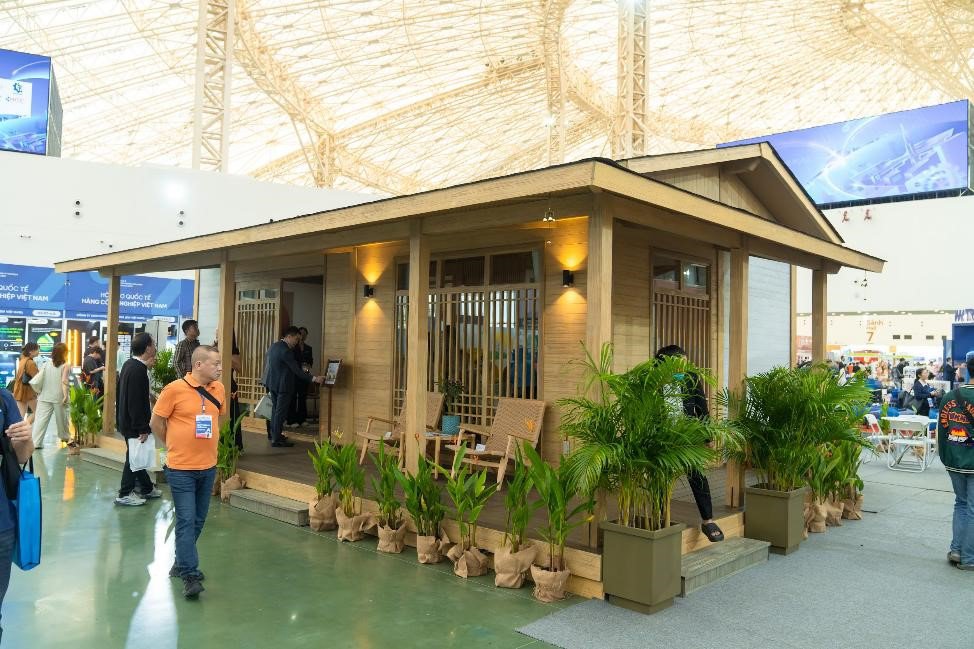 Một căn nhà "xanh" đúng nghĩa với các chất liệu thân thiện môi trường trong không gian trưng bày của VIIF 2025.