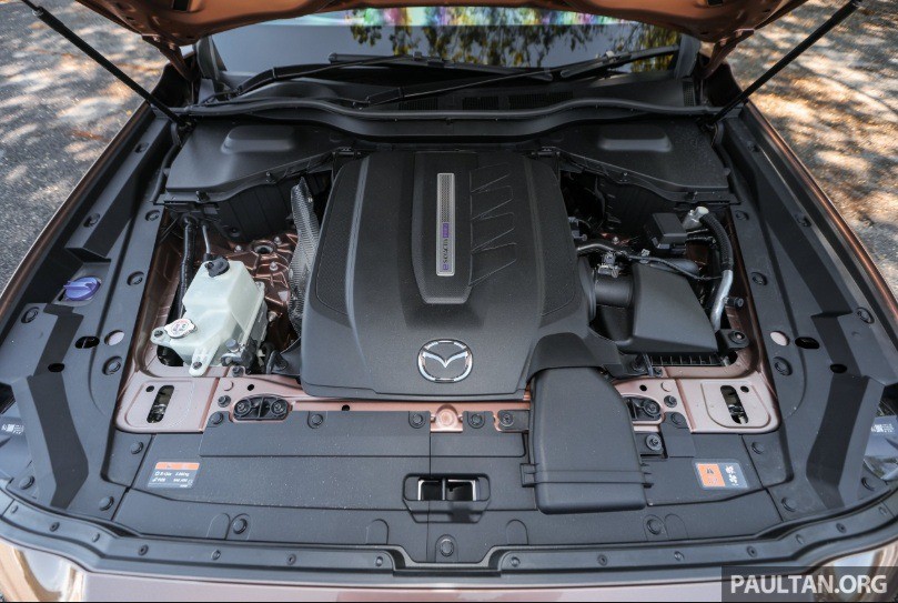 CX-80 sở hữu hệ truyền động PHEV với sự kết hợp của động cơ xăng 2.5L hút khí tự nhiên (Skyactiv-G) với mô-tơ điện.