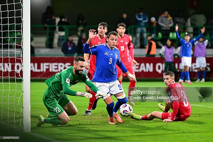 Italia khó nhọc hạ Moldova