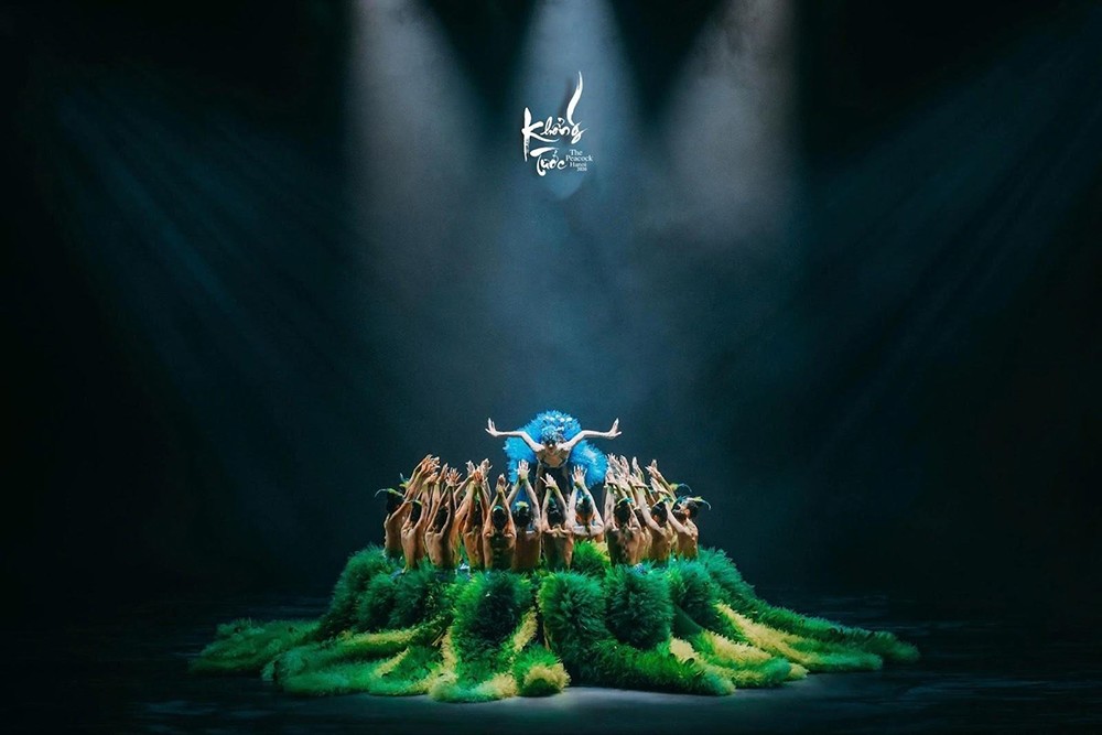 Những khoảnh khắc ấn tượng trong vở diễn “Khổng Tước”. Ảnh: Công ty Cổ phần Truyền thông VietArt