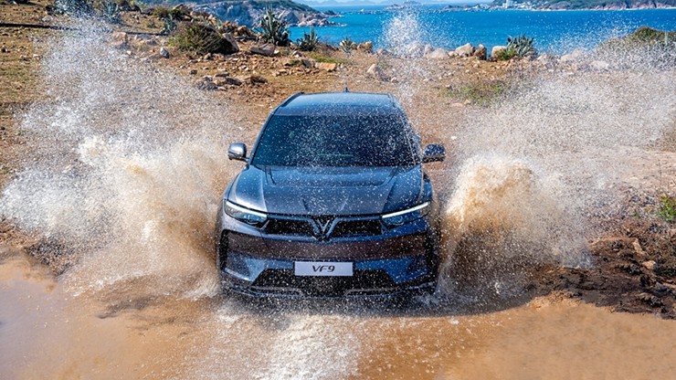 Giá xe VinFast VF 9 tháng 11/2025, SUV điện full-size từ 1,499 tỷ đồng - 26