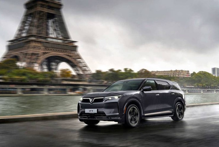 Giá xe VinFast VF 9 tháng 11/2025, SUV điện full-size từ 1,499 tỷ đồng - 1