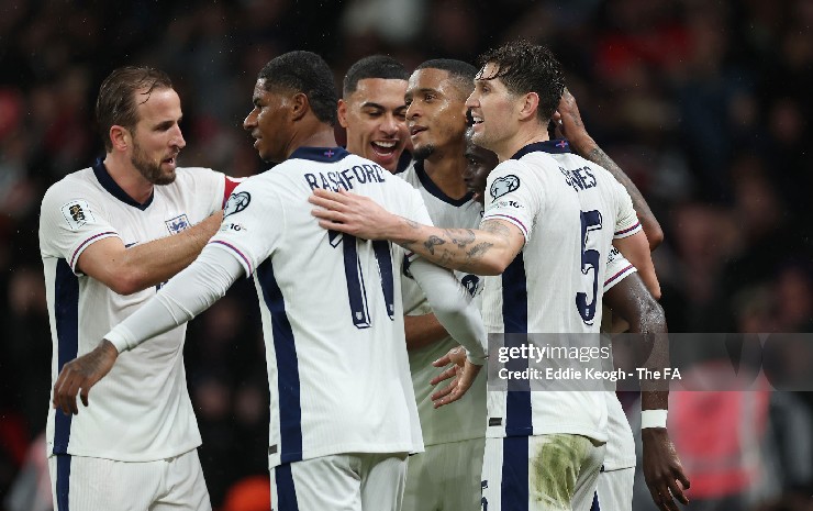 Heskey cho rằng ĐT Anh đang không có nhiều mẫu tiền đạo "số 9"