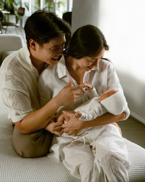 Ngô Thanh Vân cho biết thông tin giả mạo dày đặc trong thời gian cô tập trung chăm con.