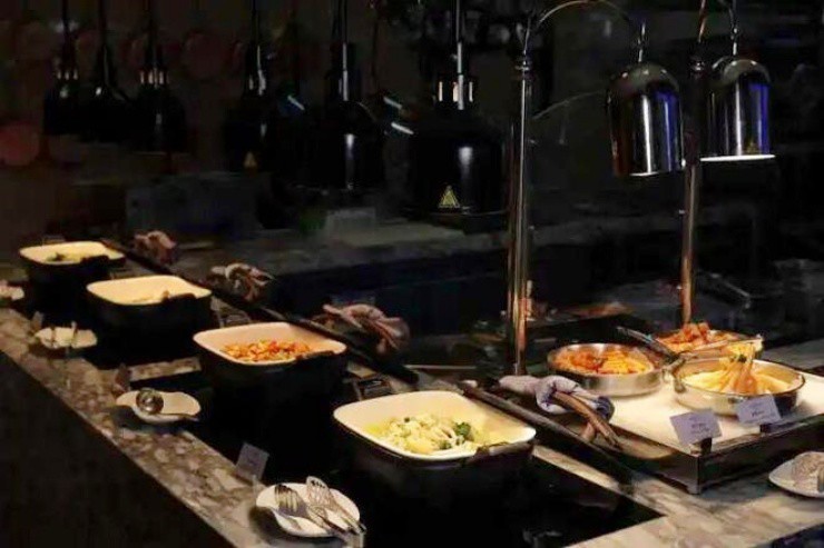 Khách sạn 5 sao bán “túi mù đồ ăn thừa”: Gần 150.000đ/hộp, có cua lông, gan ngỗng - 1