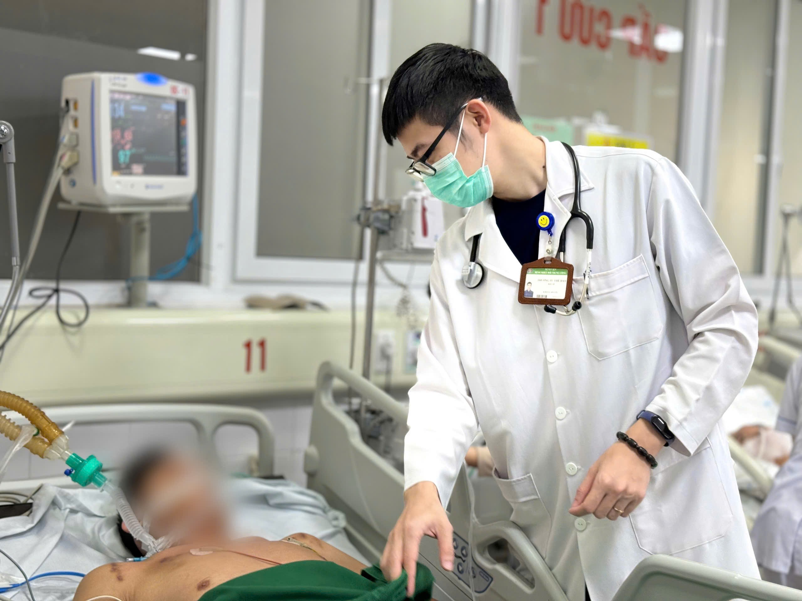 Bệnh nhân phát bệnh dại đang điều trị tại bệnh viện. 