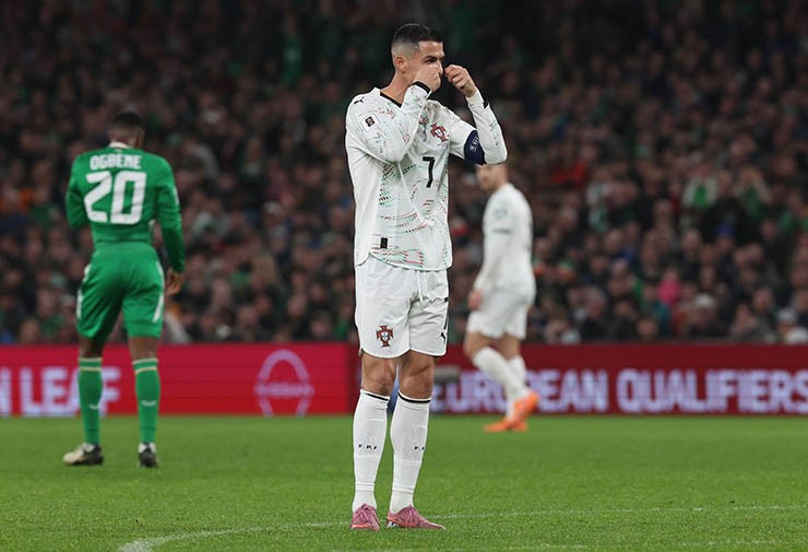 Ronaldo bị báo chí châu Âu chỉ trích