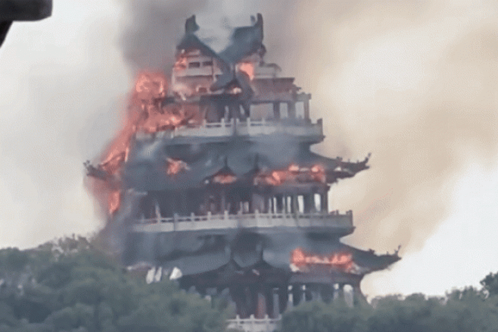 Chùa hơn 1.500 năm tuổi bị hỏa hoạn thiêu rụi phần mái