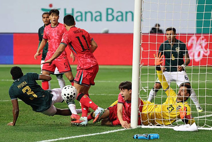 Lee Jae Sung bị từ chối cơ hội đánh đầu cận thành