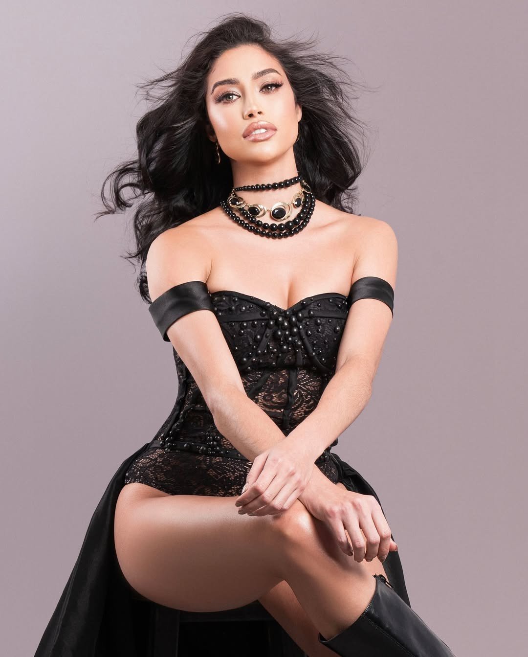 Ngoài đam mê về lĩnh vực truyền thông, Maestre yêu thích đọc sách và đạp xe. Cô có hình thể ấn tượng, nóng bỏng đậm chất Latinh.