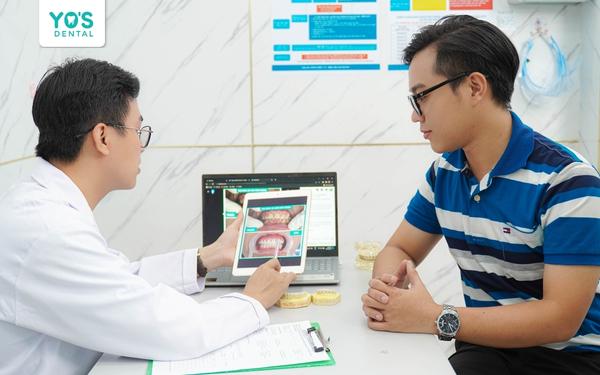 Bác sĩ Yo's Dental tư vấn phác đồ điều giúp bảo tồn răng thật.