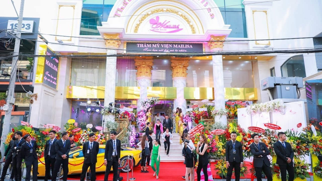 Chuỗi hệ thống đắt khách, quy tụ đông đảo nhân viên phục vụ.