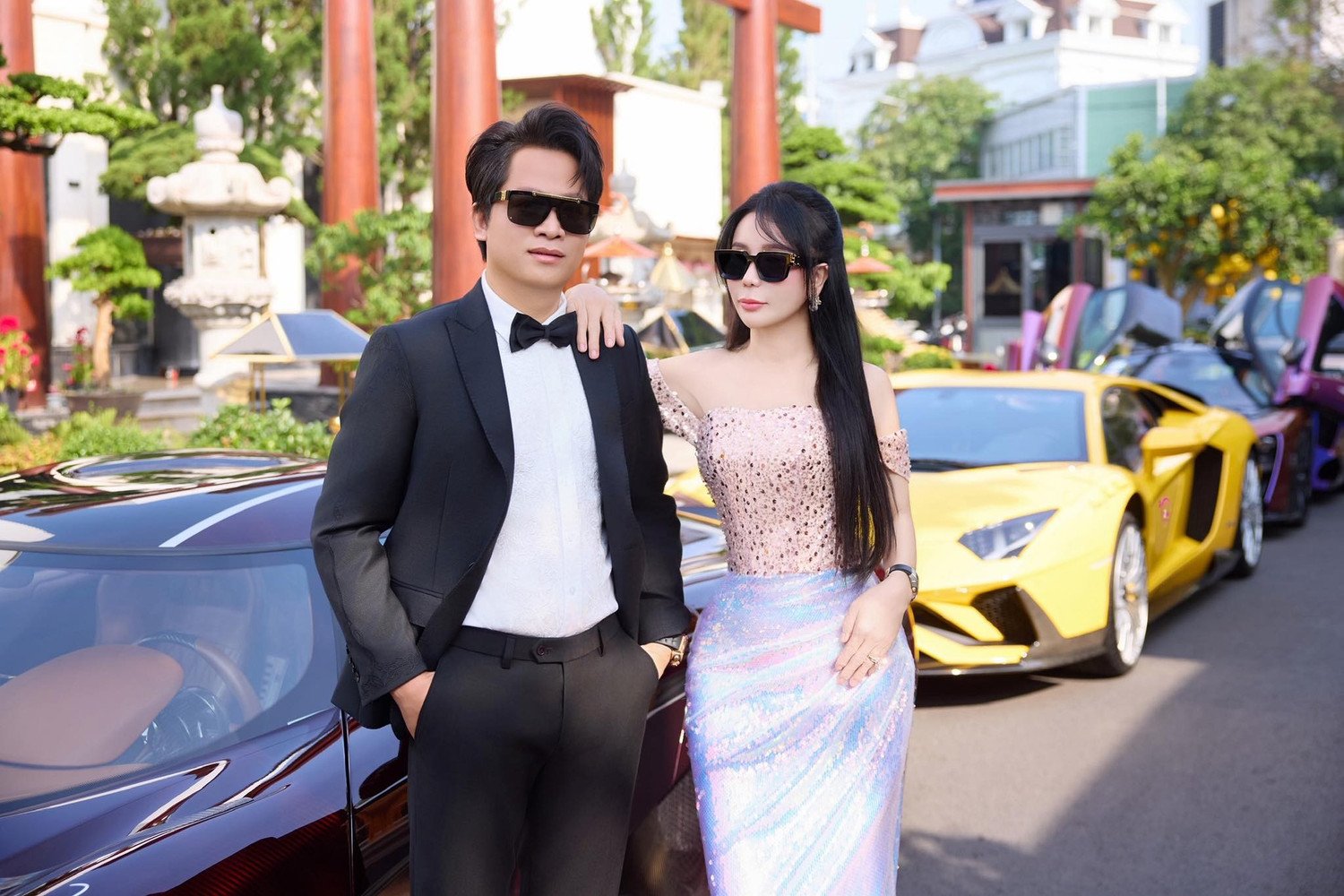 Dàn xe siêu "khủng" được cho là của vợ chồng bà Mai.