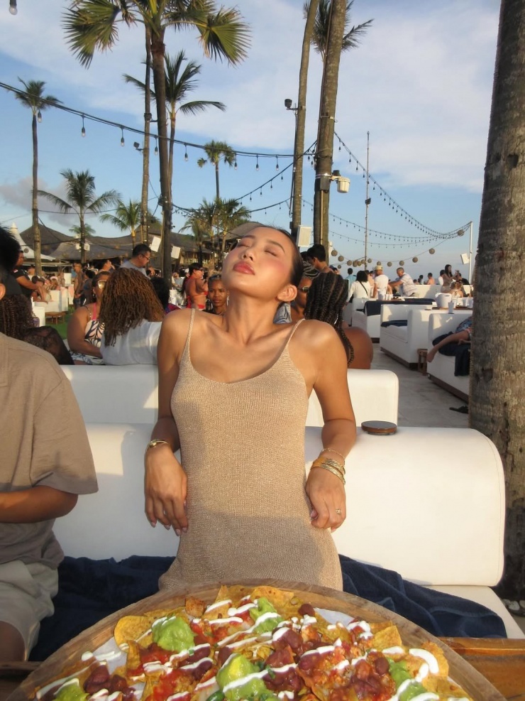 Lê Thị Khánh Huyền, sinh năm 2004, là một trong những hot girl và TikToker đời đầu đình đám của giới trẻ Việt. Cô sở hữu lượng người theo dõi khủng trên cả TikTok (hơn 7,2 triệu) và Instagram (hơn 2,6 triệu). (Ảnh: IGNV)