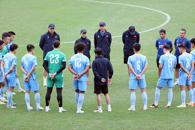 Thầy Kim cho ĐT Việt Nam đóng cửa rèn bài tủ.