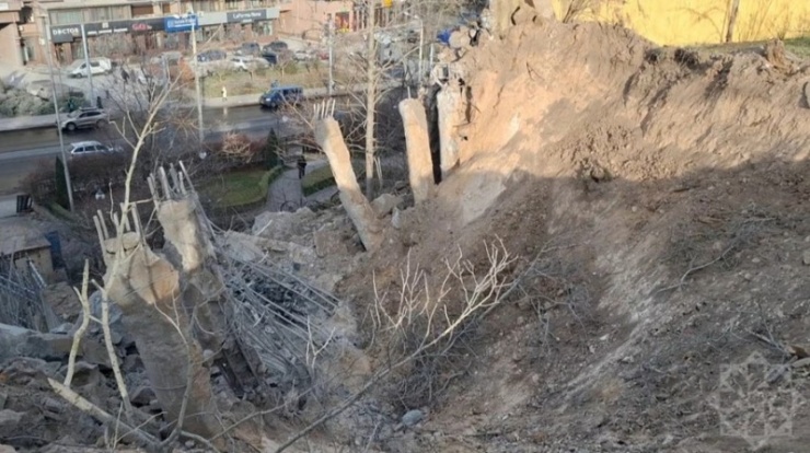 Hình ảnh thiệt hại được cho là tại khuôn viên sứ quán Azerbaijan ở Kiev. Ảnh: PravdaUkraine