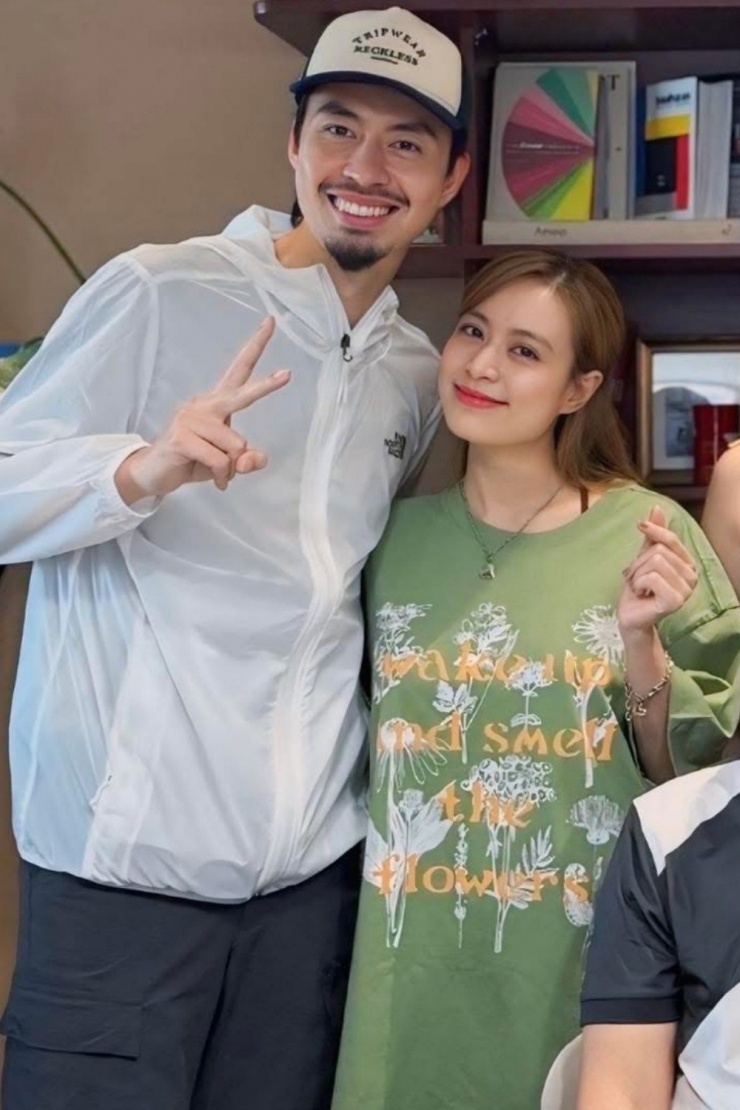 Cặp sao chuộng phong cách giản dị, gần gũi mỗi dịp hội ngộ hội bạn thân ở Hà Nội.