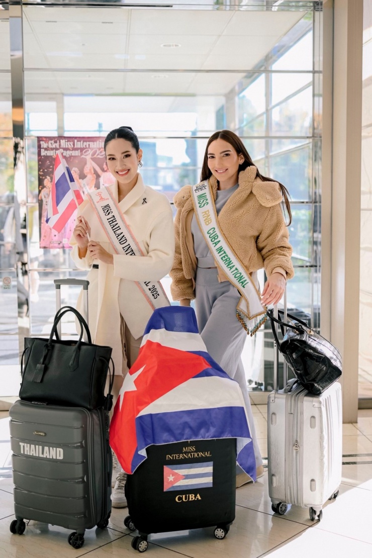 Người đẹp của Thái Lan, Cuba mang theo nhiều hành lý cho gần ba tuần.