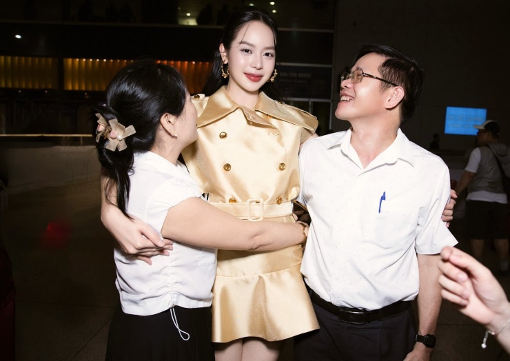 Thanh Thủy bật khóc khi trở lại Nhật Bản - 7