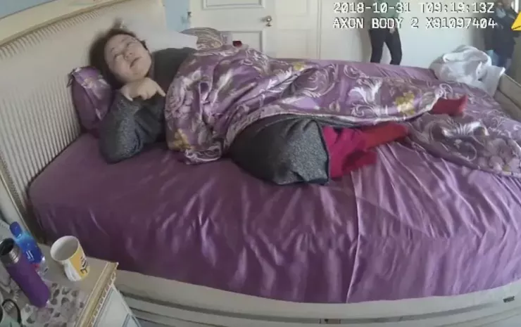 "Yadi Zhang" (tức Tiền Chí Mẫn) trong biệt thự ở Hampstead khi cảnh sát đột kích vào nhà đối tượng này hồi năm 2018. Ảnh: THE TELEGRAPH