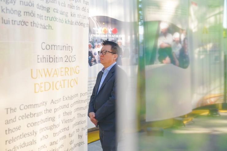 Nhà báo Lê Quốc Minh - Tổng Biên tập Báo Nhân Dân tại khai mạc triển lãm sáng 15/11. 