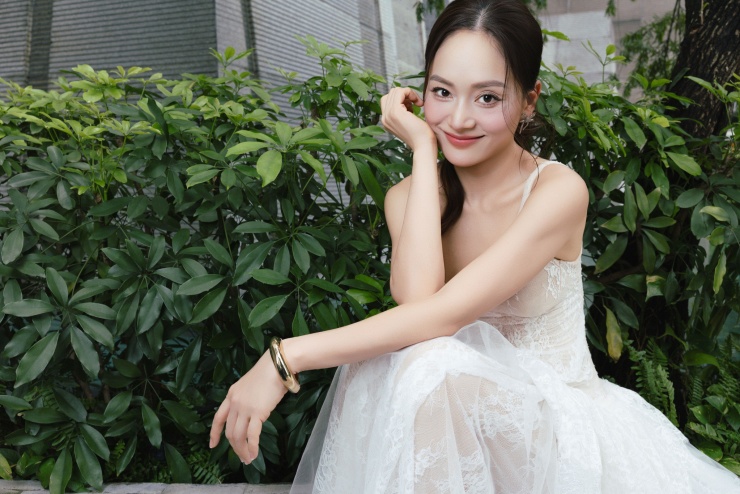 Nói về vóc dáng ngày càng mảnh mai của mình, Lan Phương chia sẻ cô duy trì tập gym đều đặn, kết hợp thêm một số môn khác như kick-boxing, street dance, múa Trung Quốc và chạy bộ.