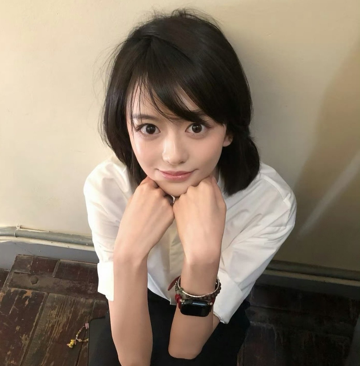 Bạch Dực Nhữ là mỹ nhân mới lọt vào mắt xanh của Huỳnh Hiểu Minh. Cô được nhận xét có nhiều nét giống Triệu Vy, Angelababy.