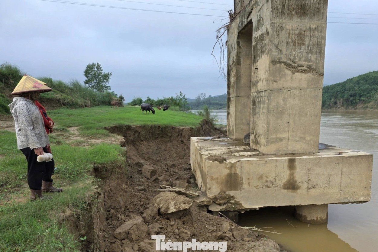 Trụ cầu treo bị khoét hàm ếch, rọ đá lộ thiên - 2