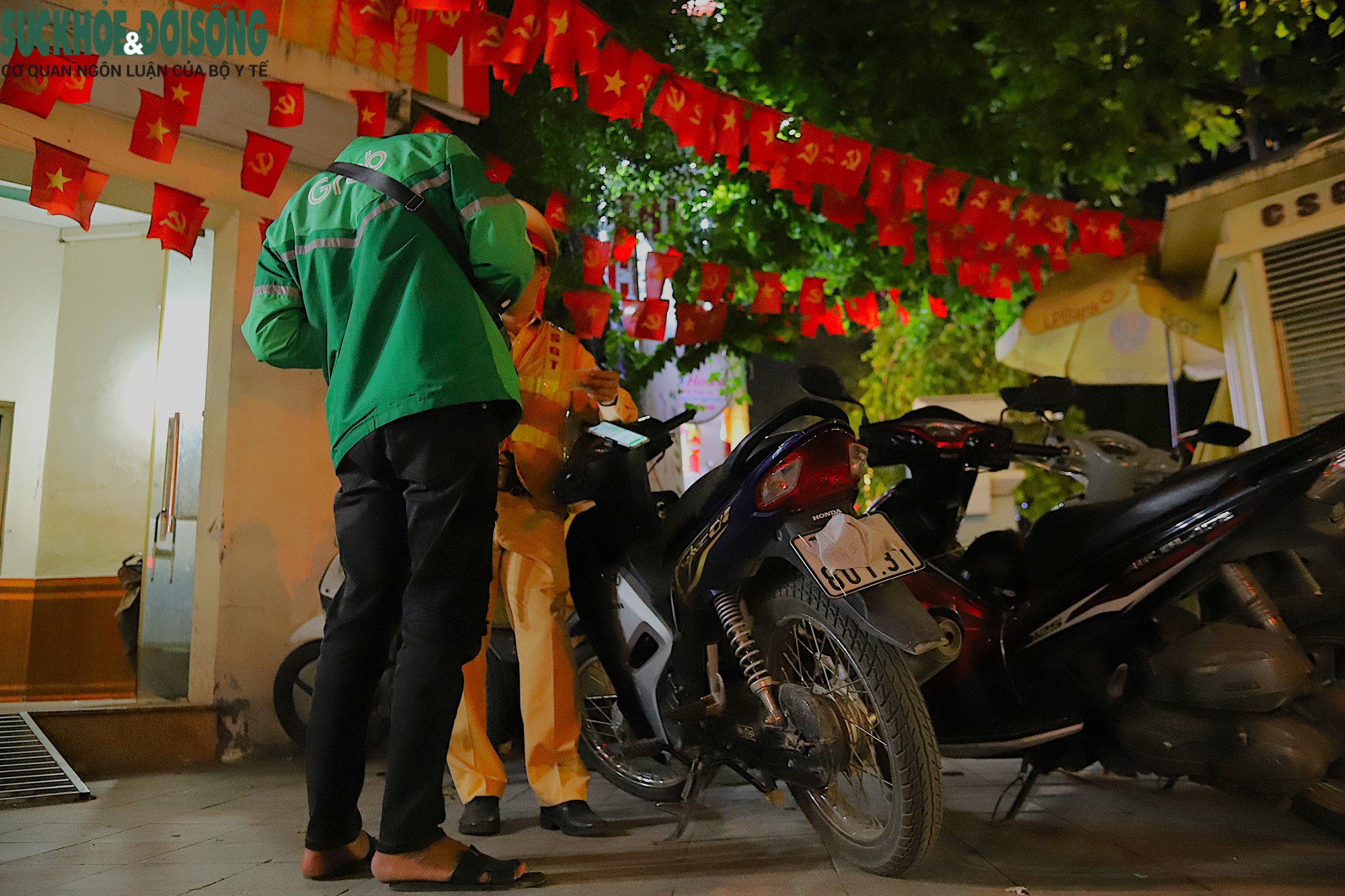 CSGT Hà Nội xử lý hàng loạt xe che biển số, nhiều tài xế viện cớ, đổ lỗi cho hoàn cảnh, khẳng định không biết, không cố tình,...nhưng không thoát phạt.