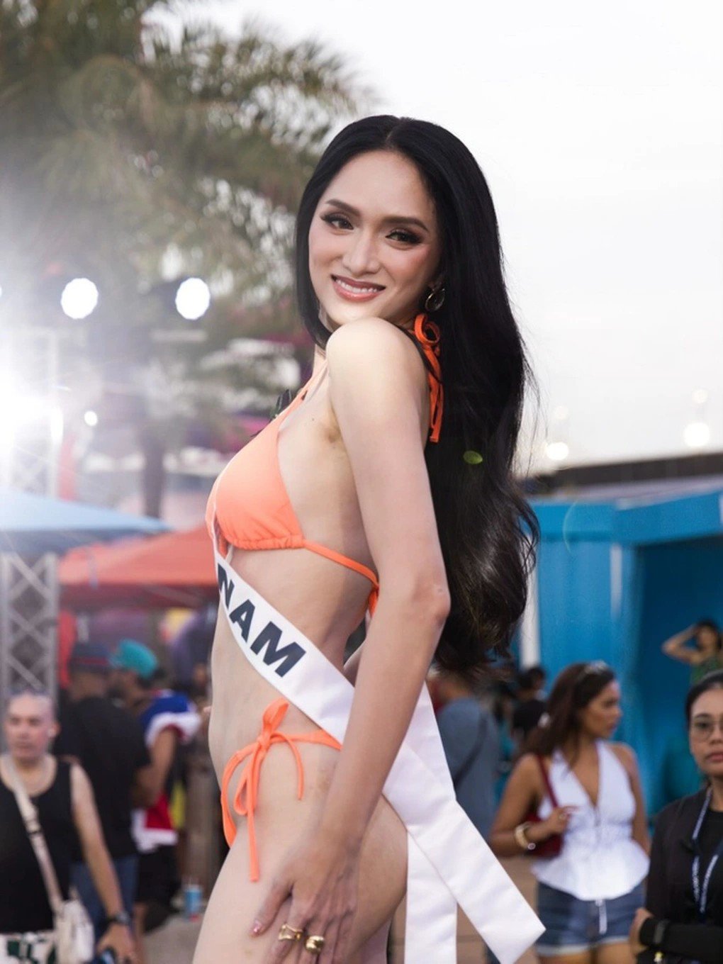 Hương Giang đã có phần thi áo tắm gây thất vọng tại Miss Universe 2025.