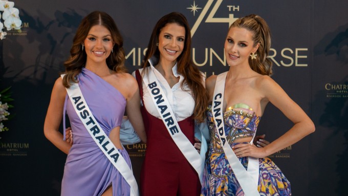 Nicole Peiliker thành thạo tiếng Anh vì từng sống 9 năm tại Mỹ. Cô du học Mỹ năm 16 tuổi, vào Đại học Johnson & Wales ở Rhode Island, ngành Kinh doanh và Tài chính. Người đẹp cũng lấy bằng Thạc sĩ Ngân hàng và Dịch vụ Tài chính tại Đại học Boston ở Massachusetts.