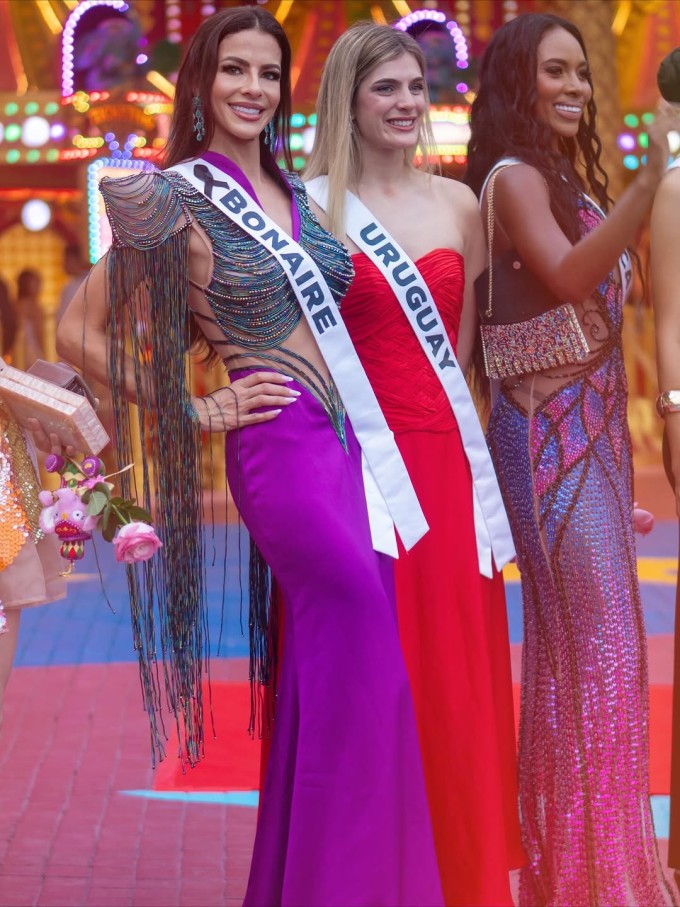 Cô thể hiện sự tự tin, năng động, luôn tạo dấu ấn riêng khi tham gia các hoạt động cùng 120 thí sinh.