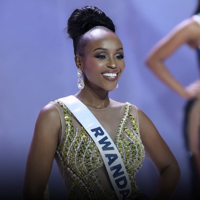 Solange Keita - Hoa hậu Hoàn vũ Rwanda - cũng 42 tuổi, đã kết hôn và là mẹ của ba cô con gái. Cô được bổ nhiệm làm thí sinh Rwanda đầu tiên tại đấu trường sắc đẹp Miss Universe trong lịch sử 74 năm của cuộc thi. Bởi vậy sự tham gia của người đẹp đến từ quốc gia Trung Phi được khán giả quốc tế quan tâm.