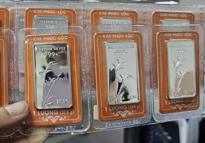 Giá bạc hôm nay 15-11 giảm rất mạnh, giới đầu tư "sốc nặng" - 1