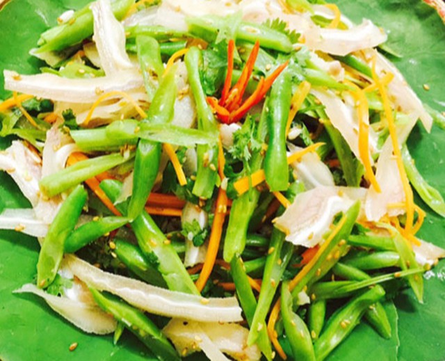 Gỏi đậu cô ve tai lợn dễ làm, lạ miệng.